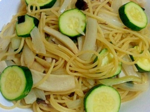 簡単☆ズッキーニとエリンギと玉ねぎの和風パスタ